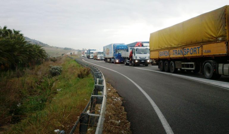 Lavori sulla Carlo Felice, disagi in vista per gli automobilisti  nel Cagliaritano