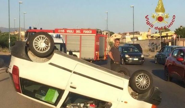 Quartu: un’auto si ribalta in viale Leonardo da Vinci