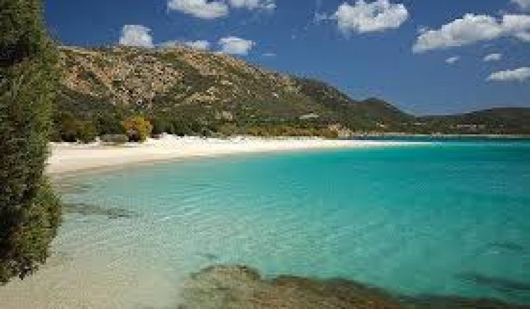 5 spiagge sarde tra le   10 più belle d’Italia