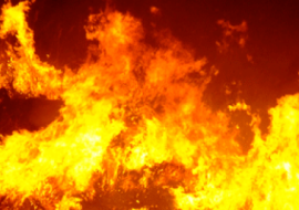 Grosso incendio a Monteponi: alcune case evacuate
