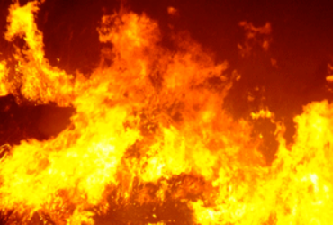 Grosso incendio a Monteponi: alcune case evacuate Grosso incendio a Monteponi: alcune case evacuate