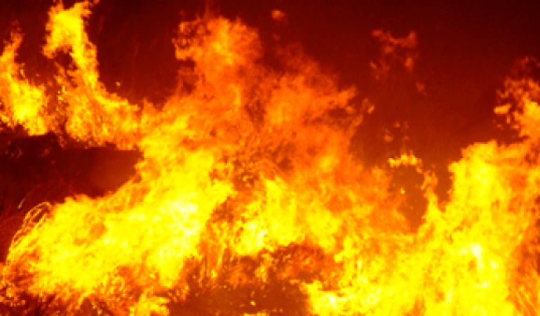 Grosso incendio a Monteponi: alcune case evacuate
