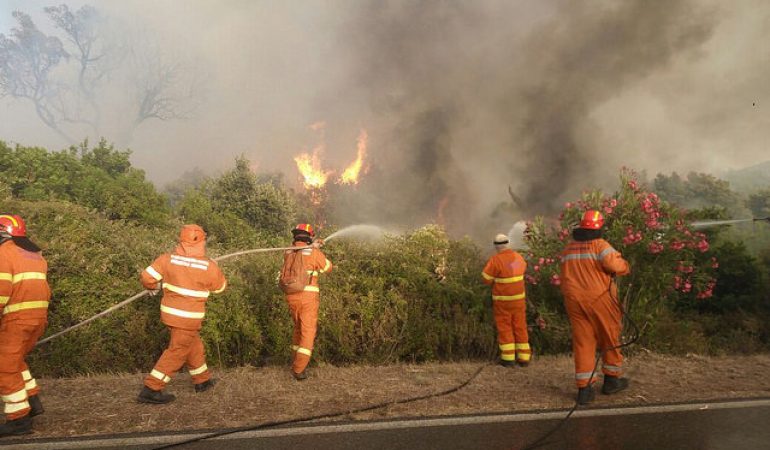 Iglesias: incendio sotto controllo, in corso la bonifica