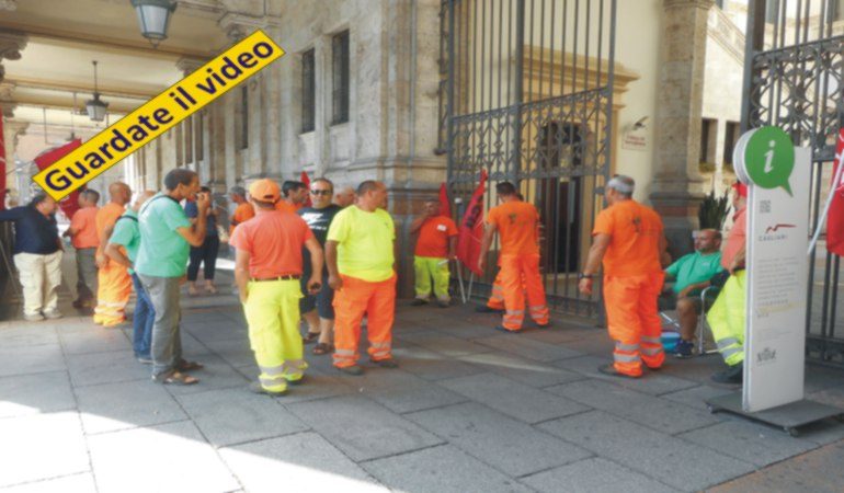 Cagliari: Sit in  davanti al Comune dei  sessanta lavoratori degli   appalti del verde pubblico cittadino – guardate video e interviste