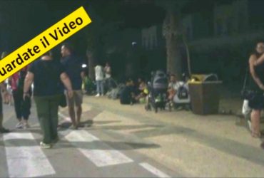 Cagliari: al Poetto è di moda la passeggiata notturna – VIDEO