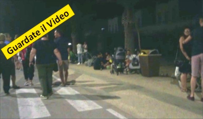 Cagliari: al Poetto è di moda la passeggiata notturna – VIDEO