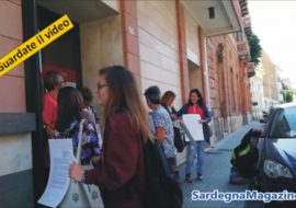 Sitin oggi davanti al teatro Massimo a Cagliari  di alunni e docenti dell’istituto Pertini – VIDEO