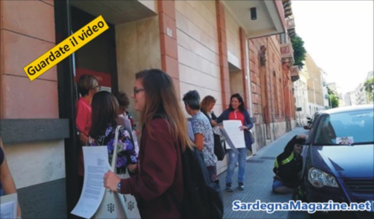 Sitin oggi davanti al teatro Massimo a Cagliari  di alunni e docenti dell’istituto Pertini – VIDEO