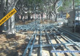 Cagliari: la nuova piazza Garibaldi prende corpo, manca la pavimentazione in legno della zona alberata – VIDEO