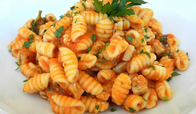 “Sardegna a Tavola”: Cassuli al ragù di pesce spada