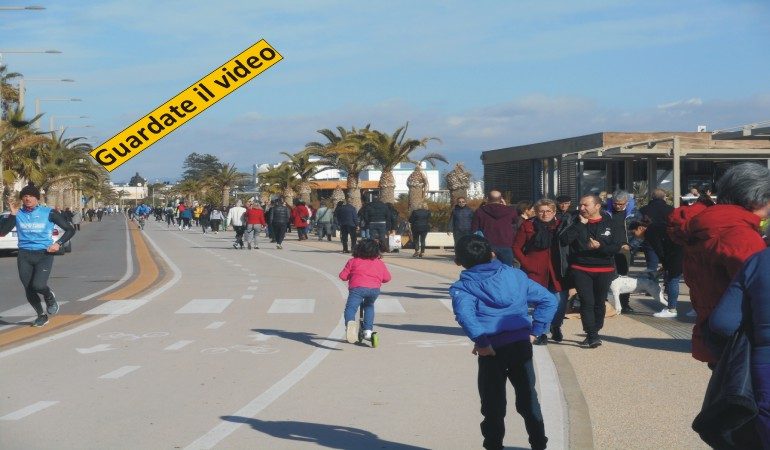 Cagliari, Santo Stefano: tutti in giro in città, Poetto  preso d’assalto – VIDEO