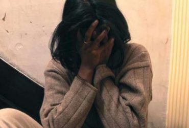 Una migrante partorisce e nasconde il feto sotto il letto