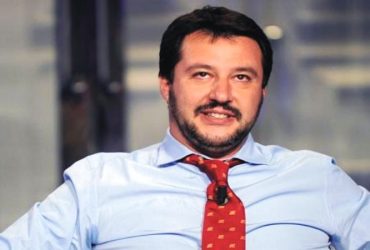 Per  Salvini a Cagliari folla e qualche contestazione