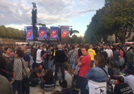 Lucca:  folla in attesa  del  concerto dei Rolling Stones