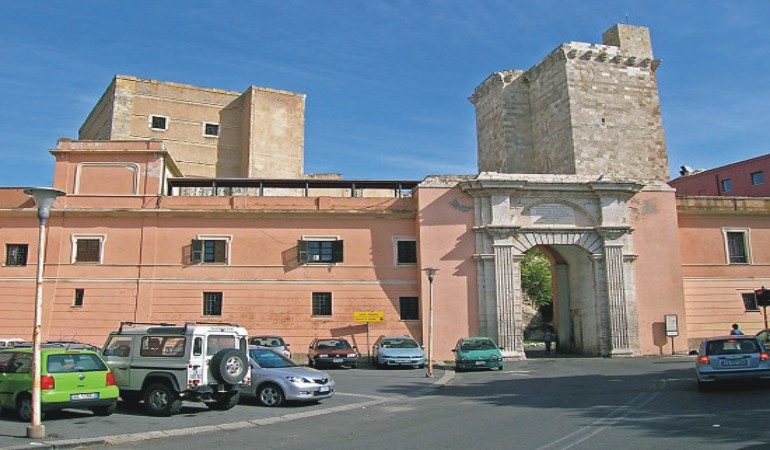 “Una Piccola Storia”: a  Calari arrivano i Pisani