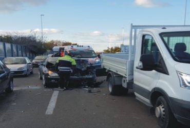 Cagliari, Asse Mediano: Mercedes su Ford Transit, traffico in  tilt