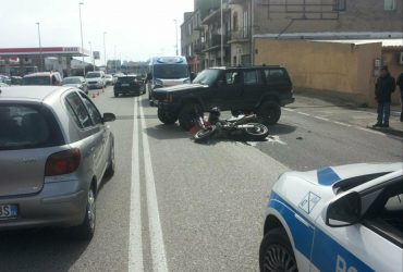 Cagliari:  in Viale Monastir una jeep urta una moto  senza gravi xonseguenze