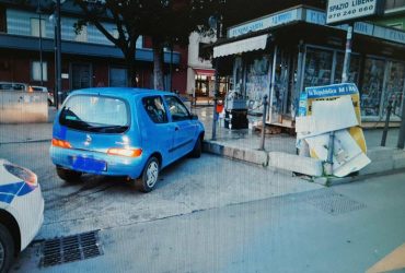 Cagliari: un po’ alticcia perde il controllo della sua  600 e  va contro il marciapiede