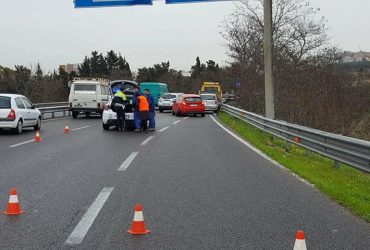 Cagliari: Una Fiesta tampona una Punto e  va contro una  Megane