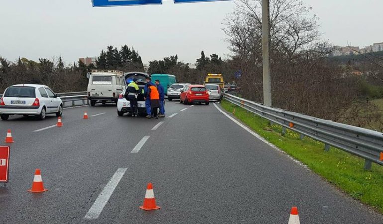 Cagliari: Una Fiesta tampona una Punto e  va contro una  Megane