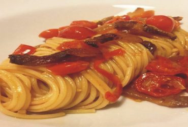 “Sardegna a Tavola”: “Amatriciana Sarda alla Vernaccia di Oristano”