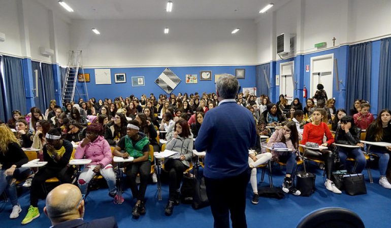 Cagliari: 160 studenti incontrano 20 richiedenti asilo