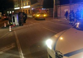Cagliari: scontro ieri notte  tra due  auto, una si ribalta