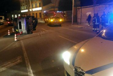 Cagliari: scontro ieri notte  tra due  auto, una si ribalta