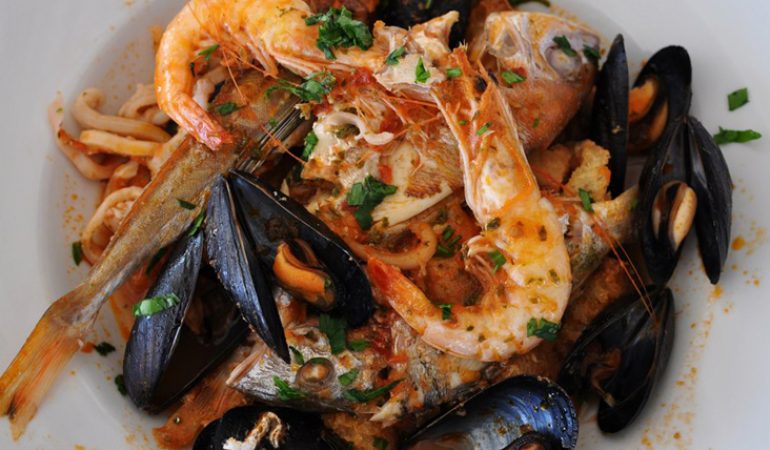 “Sardegna a Tavola” Cassola – Zuppa di pesce alla Casteddaia