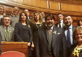 Al Senato Lega-PSd’Az con un fiocco giallo contro l’arresto di  Puigdemont