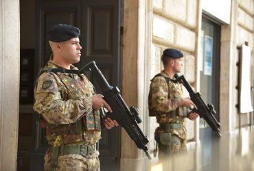 La Brigata Sassari lascia il comando di ”Strade sicure” nella capitale ai Granatieri di Sardegna