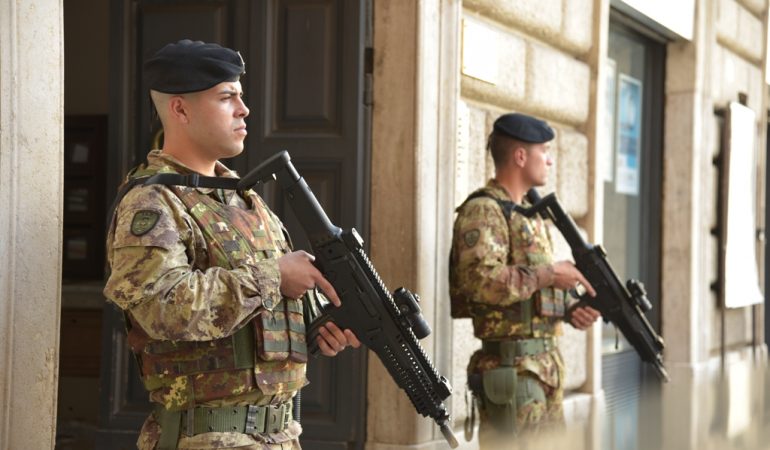 La Brigata Sassari lascia il comando di ”Strade sicure” nella capitale ai Granatieri di Sardegna