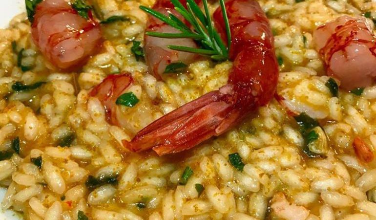 “Sardegna a tavola”: Risotto limone e rosmarino con crudo di gamberi rossi