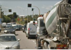 Il mostro a tre colori che toglie il buon umore agli automobilisti. Il semaforo per Settimo San Pietro sulla 554, tra leggenda urbana e realtà