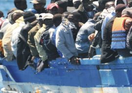Ancora 14 algerini sbarcano in Sardegna: saranno  trasferiti nella penisola con un  mezzo della Guardia di Finanza