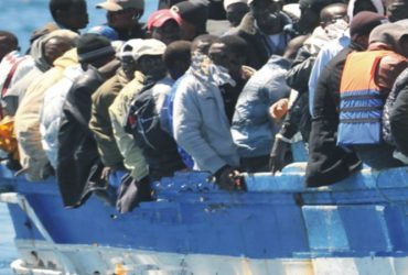 Ancora 14 algerini sbarcano in Sardegna: saranno  trasferiti nella penisola con un  mezzo della Guardia di Finanza