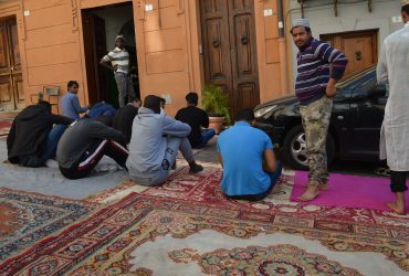 Cagliari  multietnica:   per i musulmani ogni venerdì appuntamento  alle 13 in una Moschea  improvvisata