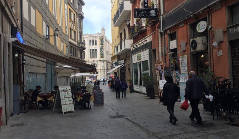 Cagliari: via i tavolini a mezzanotte,  addio alla movida e il  turismo muore
