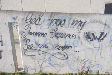 Il Graffito del giorno da interpretare: “Arrivederci amici americani. A presto.”  