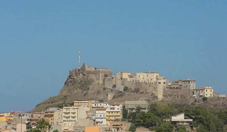 Castelsardo: via al piano del colore nel centro storico