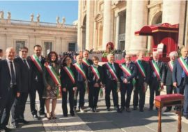 Roma: ramoscelli d’olivo sardi  distribuiti alla folla in piazza San Pietro