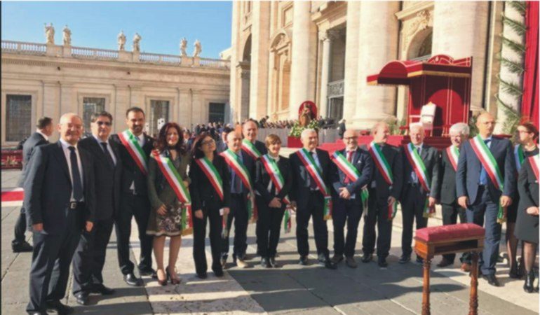 Roma: ramoscelli d’olivo sardi  distribuiti alla folla in piazza San Pietro