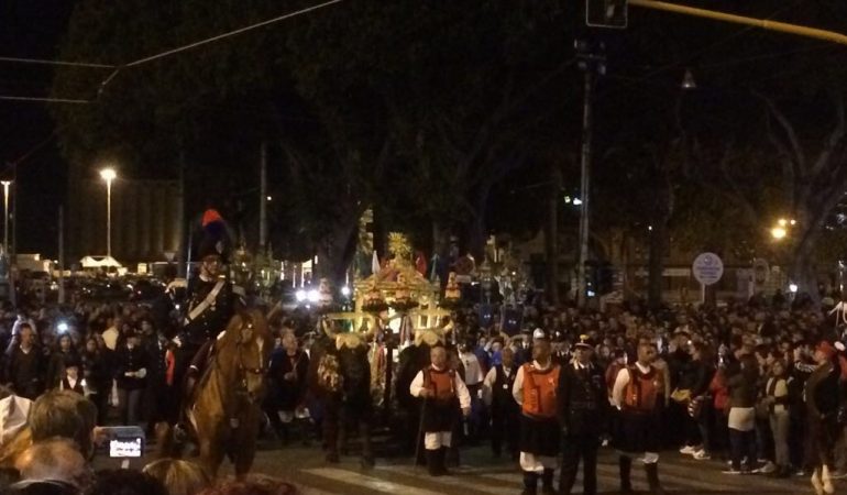 Cagliari: Sant’Efisio rientra nella sua chiesetta, il voto è sciolto