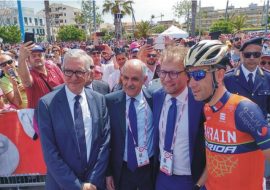 Giro d’Italia: Pigliaru  e il ministro Lotti danno il via alla Corsa