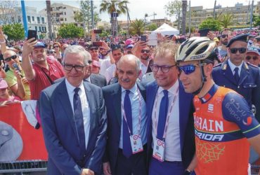 Giro d’Italia: Pigliaru  e il ministro Lotti danno il via alla Corsa