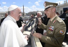 Una delegazione della Brigata Sassari e il suo comandante in udienza dal Papa