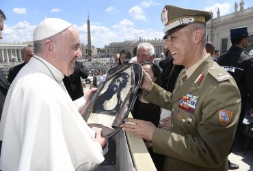 Una delegazione della Brigata Sassari e il suo comandante in udienza dal Papa