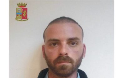 Cagliari: nascondeva droga a attrezzi per lo spaccio in ufficio. Arrestato