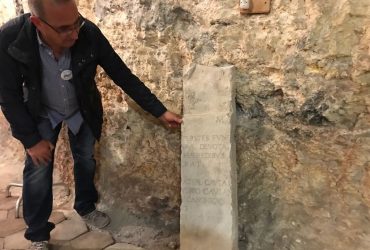 Cagliari: i sotterranei del  San Giovanni  di Dio restituiscono  una stele in marmo con epigrafi  latine