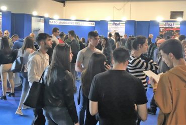 Cagliari,  “OrientaSardegna”:  lo stand della Difesa fra i più visitati dai giovani studenti